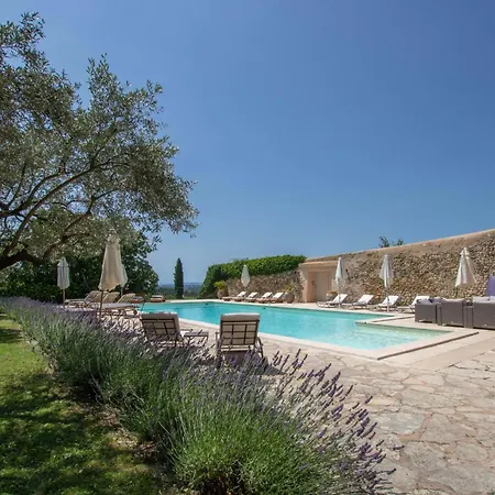 Chateau Des Trois Tours * Villedieu (Vaucluse)